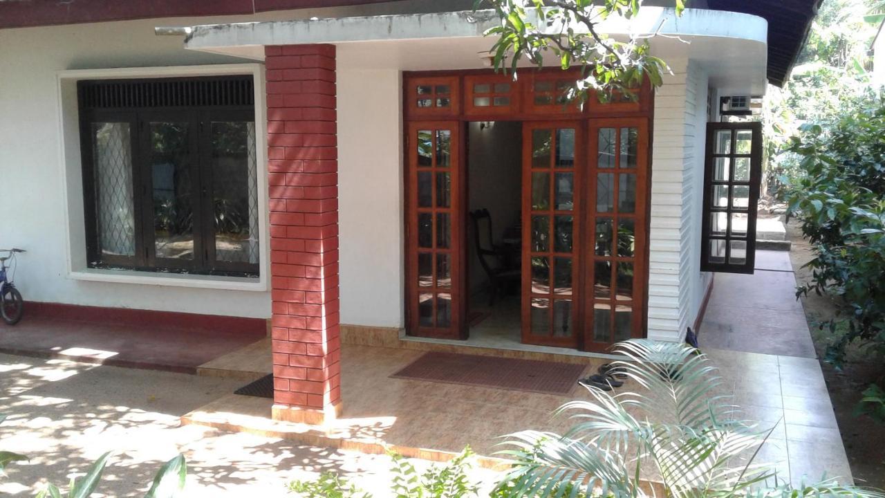 Water Front Home Stay Anuradhapura Exterior photo